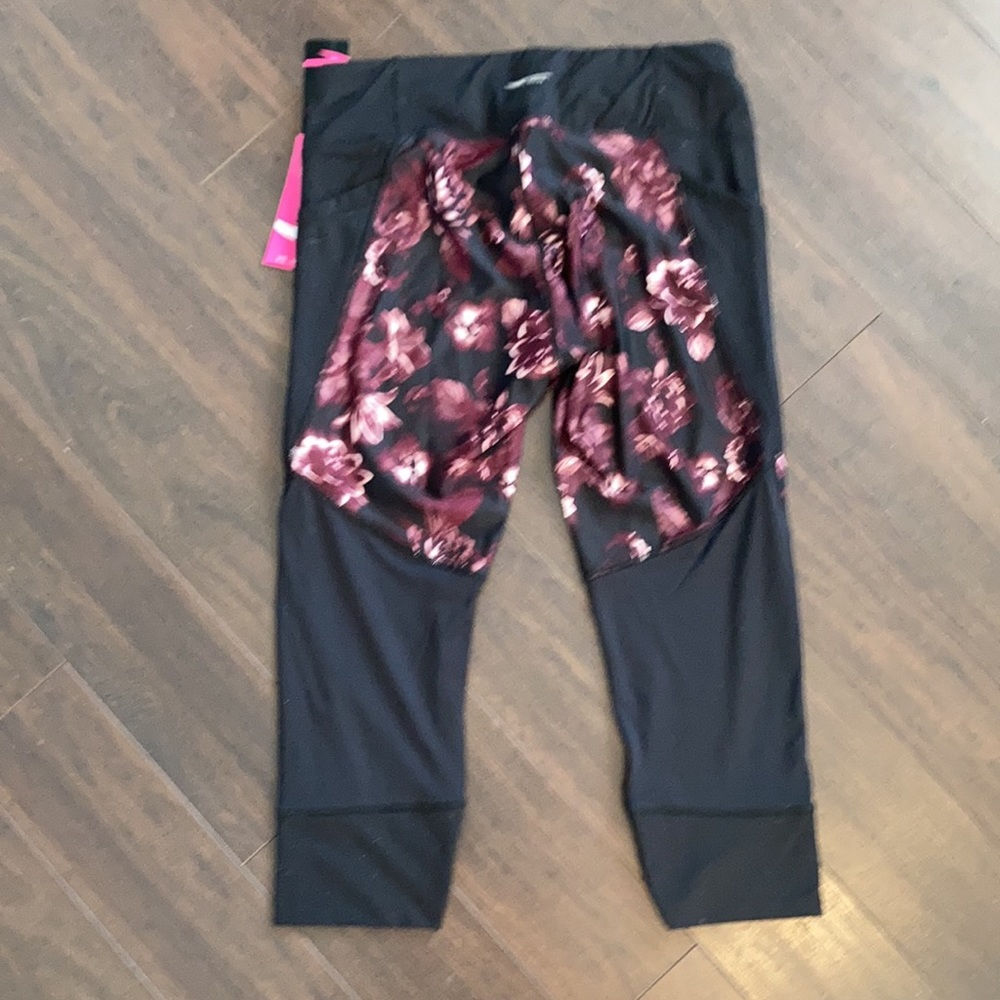 Capris - Picture 3 of 4